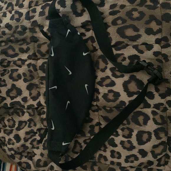 Nike men’s/ unisex pouch - Picture 3 of 5